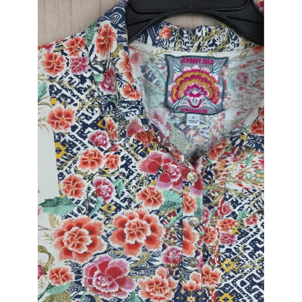 JOHNNY WAS Sz Small Aztec Flower Bamboo Blend Stretch Knit Floral Short Sleeve.